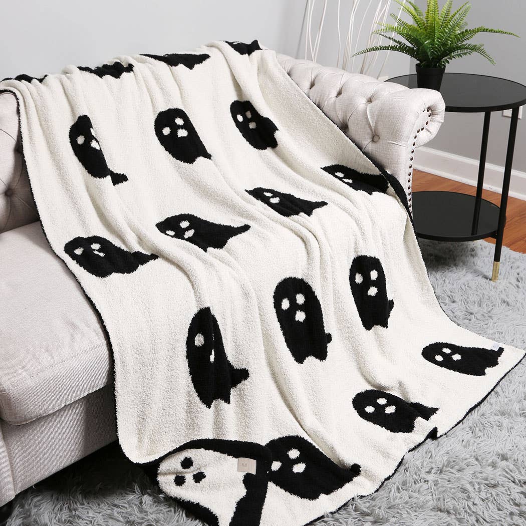 Fashion City - Ghost Patterned Throw Blanket: FUCHSIA / ONE SIZE