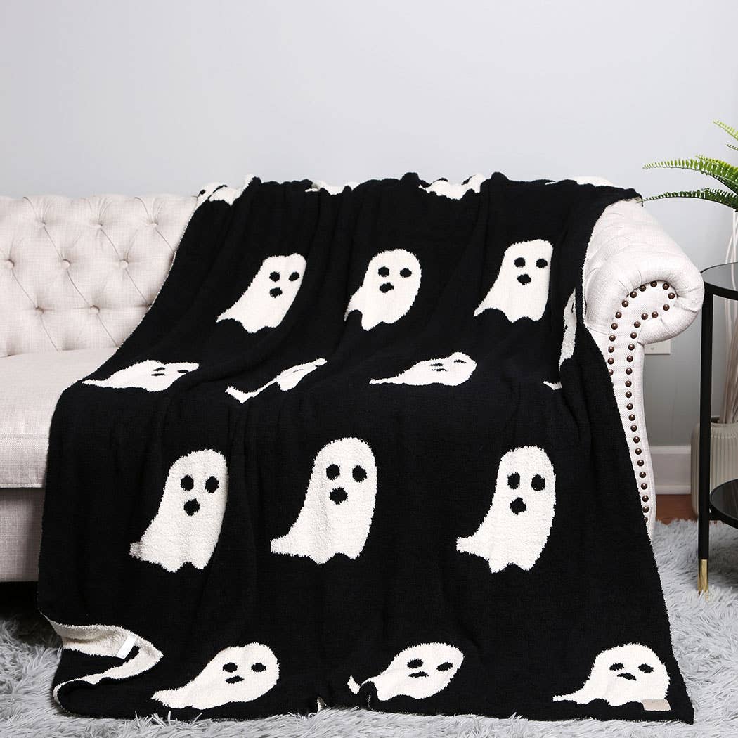 Fashion City - Ghost Patterned Throw Blanket: FUCHSIA / ONE SIZE