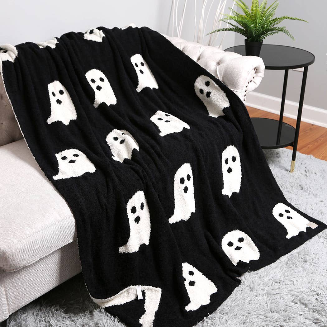 Fashion City - Ghost Patterned Throw Blanket: FUCHSIA / ONE SIZE
