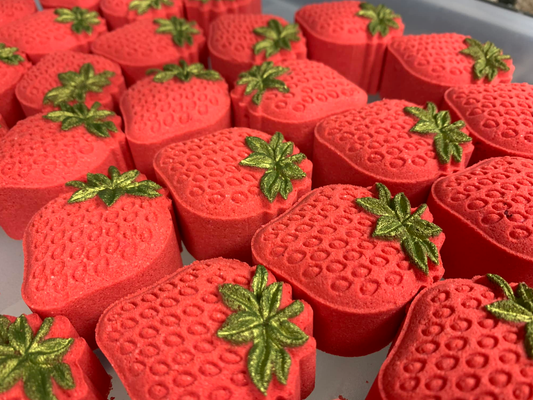 Poppy & Thyme - Strawberry Mini Bath Bomb