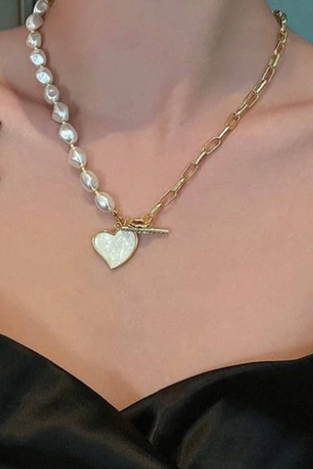 Heart Pendant Rhinestone Decor Pearl Chain Necklace: Gold