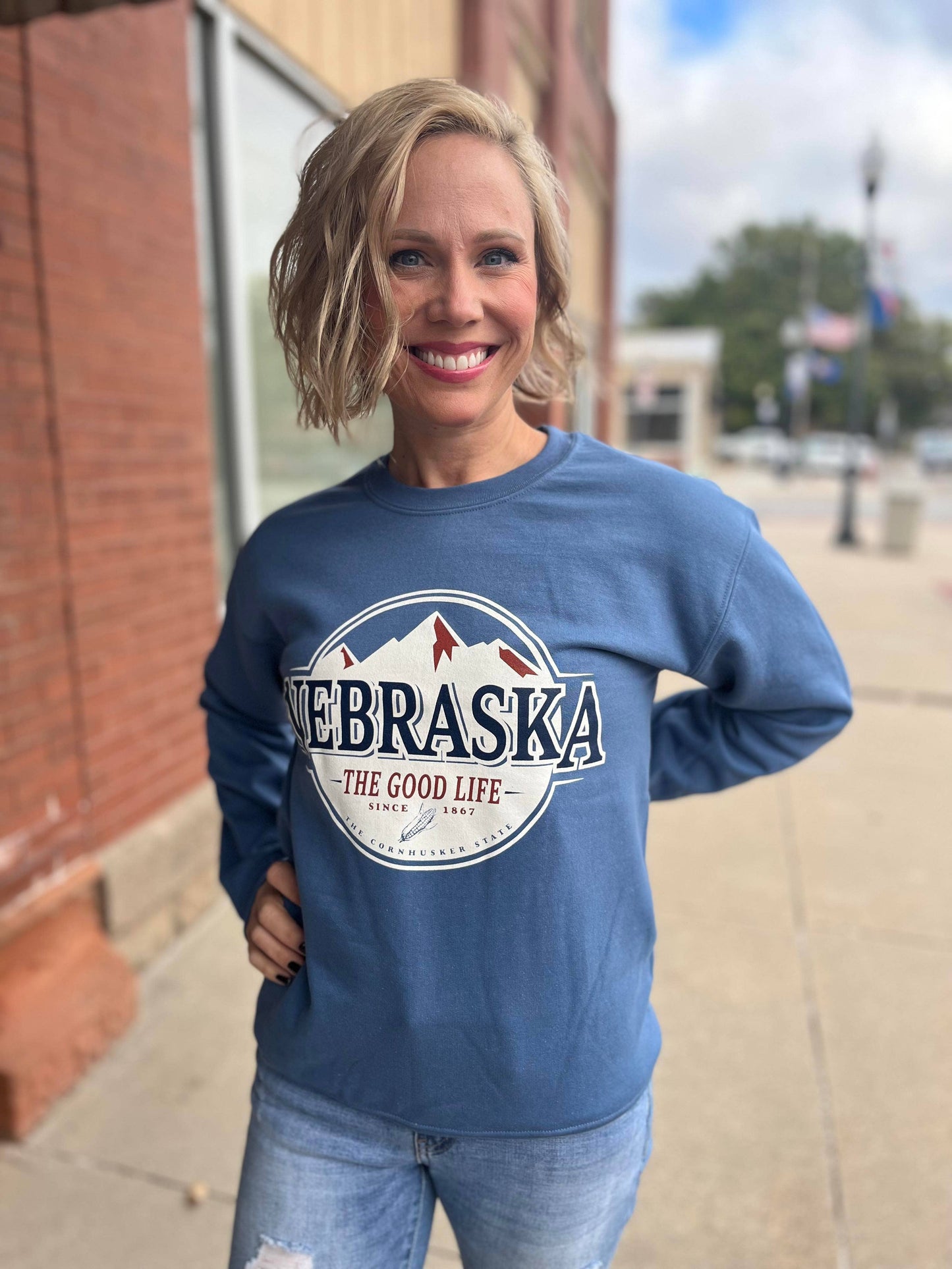 Nebraska The Good Life Mountain Design Sweatshirt: