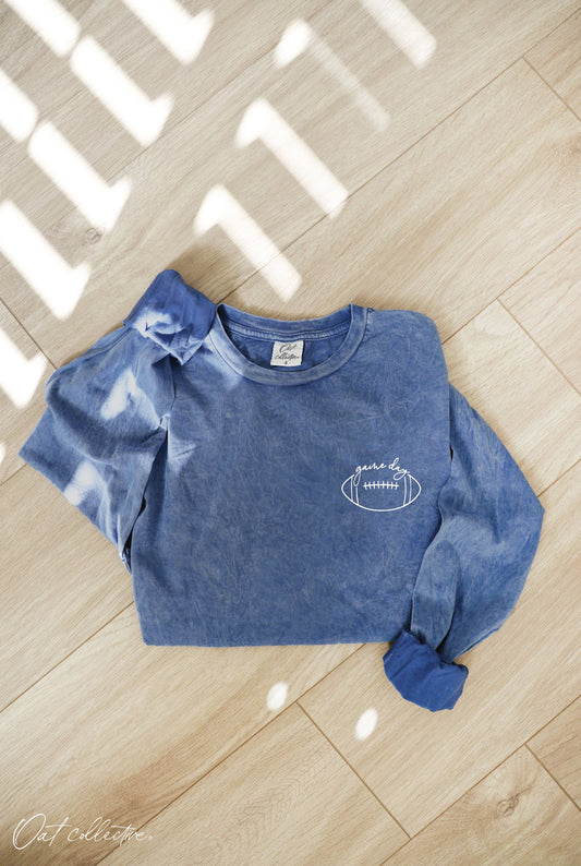 GAME DAY FOOTBALL Mineral Washed Long Sleeve Graphic  : DENIM BLUE